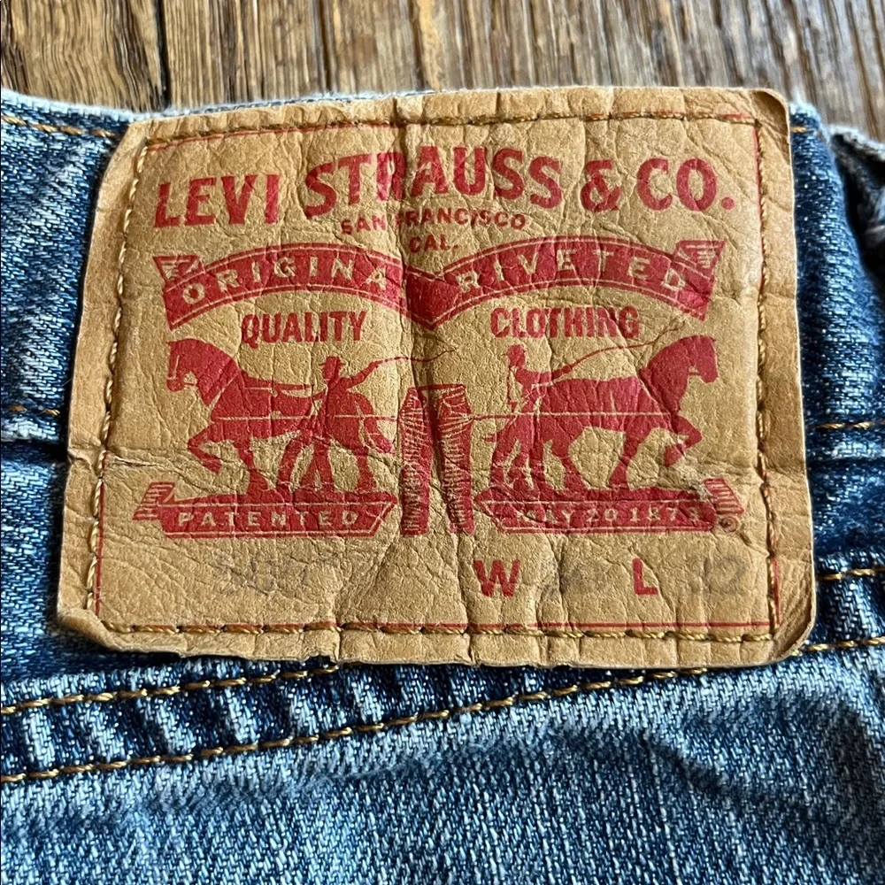 Levi’s 505 jeans straight leg light wash broken in 30 x 32 classic denim